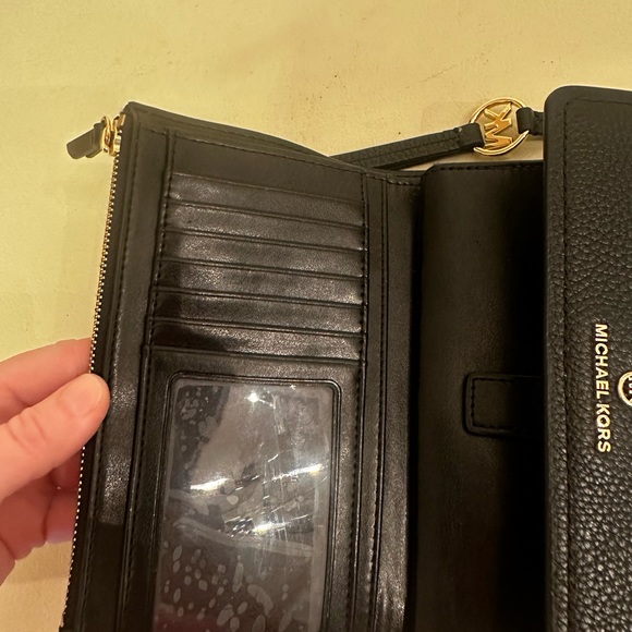 Michael Kors Jet Set Leather Large Flap Phone Wristlet-NWOT - Picture 4 of 5